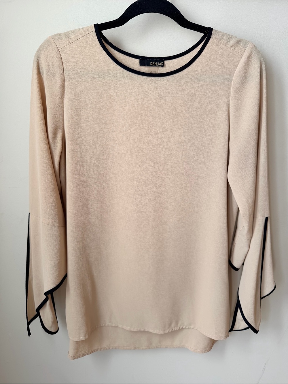Renuar Contrast-Trim Tie-Sleeve Blouse Minimalist Quiet Luxury 90s Minimalism